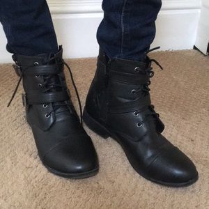 SALE🎉 Black combat Booties